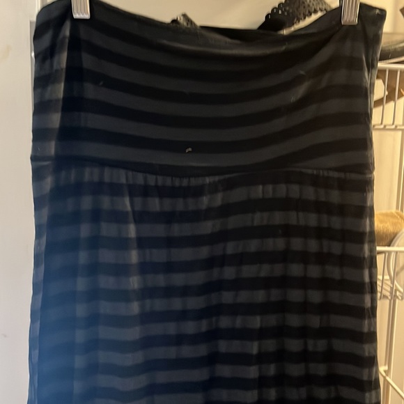 Gray and black maxi skirt 🖤🤍 - Picture 2 of 3